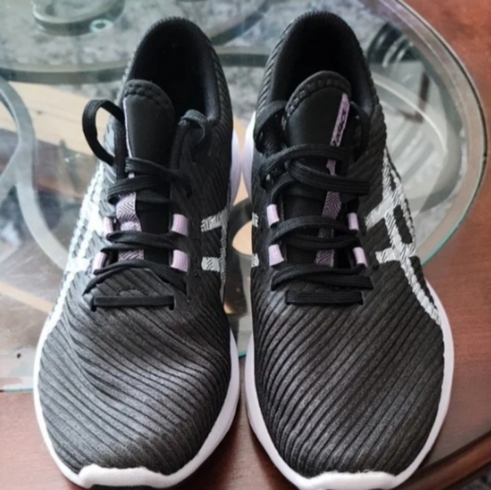 Women's Asics size 7.5 B2